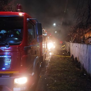 Intervenție a pompierilor la două incendii